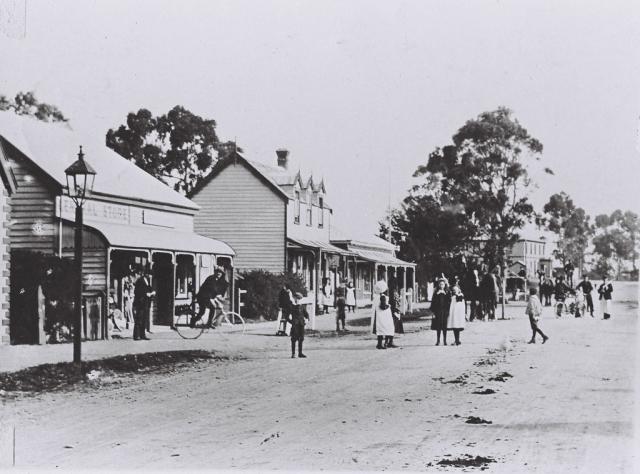Cust Main Street 1905