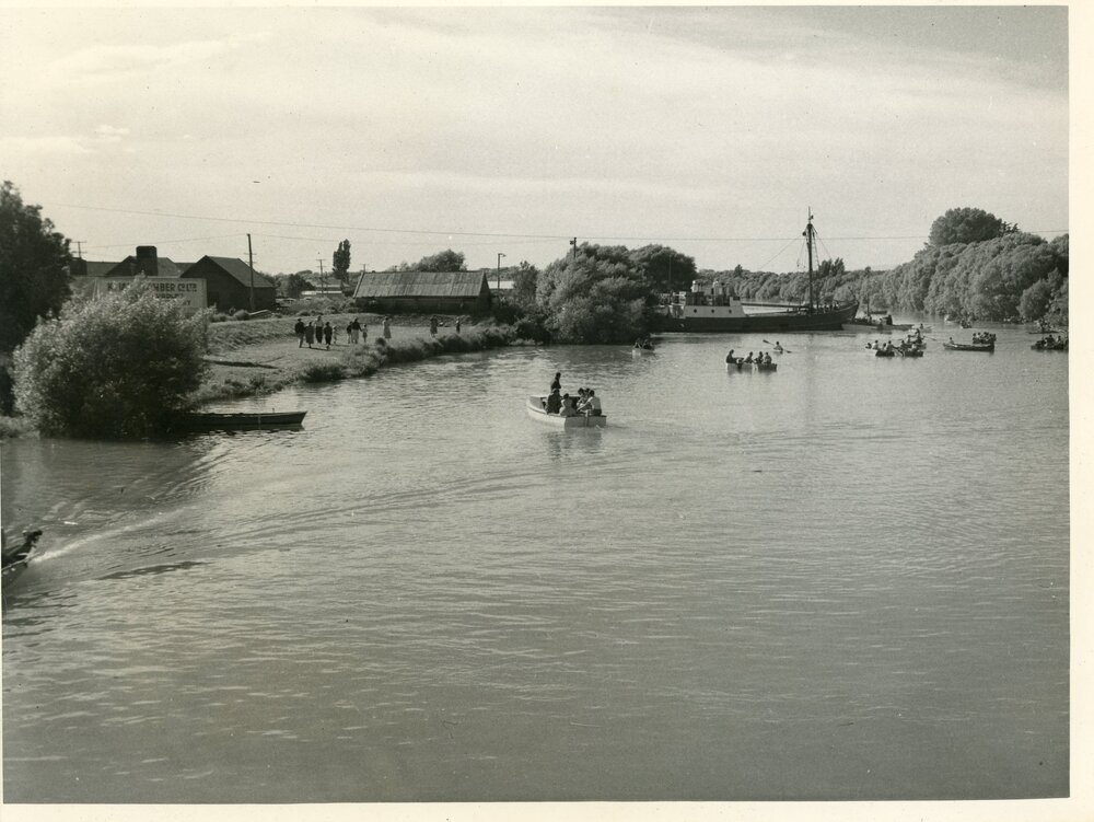 The coastal motor ship "Paroto" at Kaiapoi