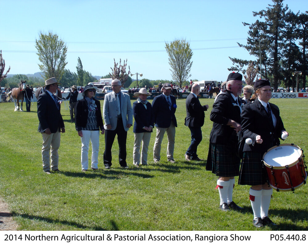 2014  Northern Agricultural &amp; Pastoral Association Show, start of the grand parade