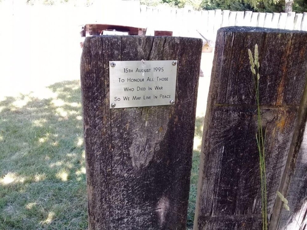 Memorial plaque to those who died in War, Lees Valley School Reserve