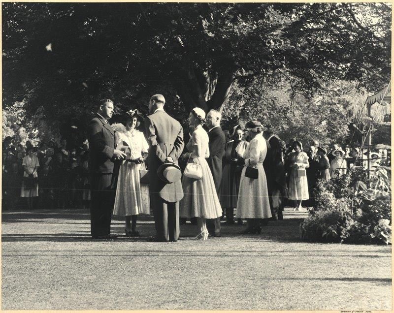 Prime Minister Norman Kirk meeting Her Majesty the Queen, 1954
