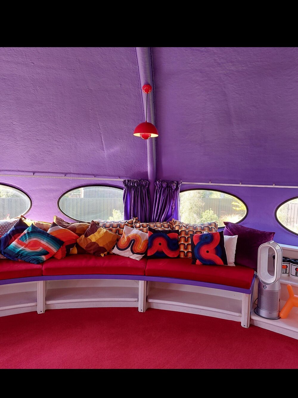 Area 51 Futuro House lounge, Ohoka