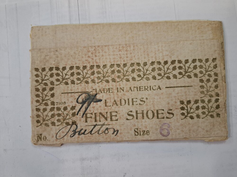 Ladies shoe box label, Hunnibell's 