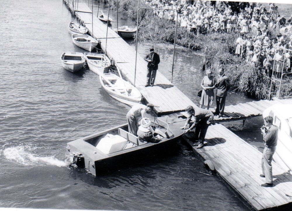 Bill Bell's new jet boat, 1964