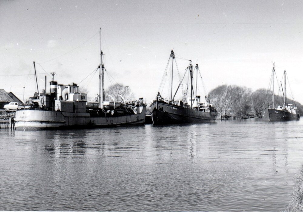 "Ranginui" and "Toa" at the wharf, with the "Tuhoe" arriving, 1962