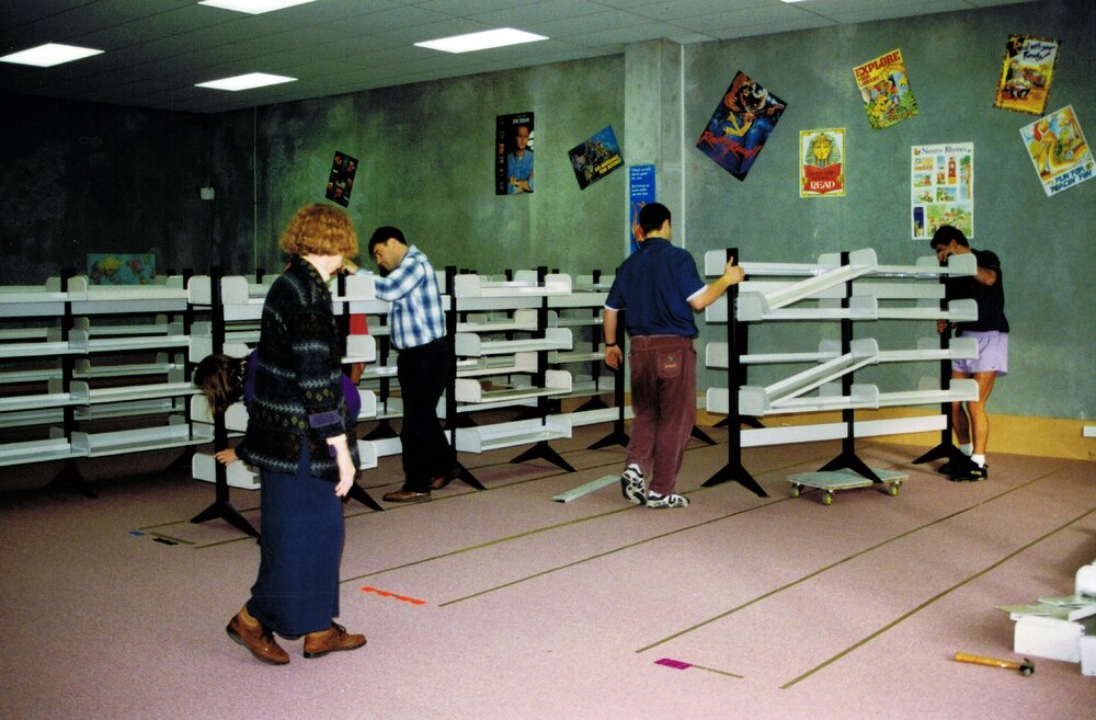 Setting up the temporary Rangiora Public Library, May 30 1996