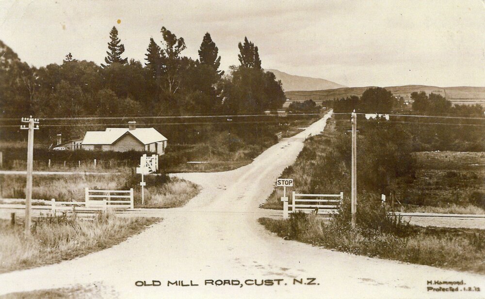 Old Mill Road, Cust