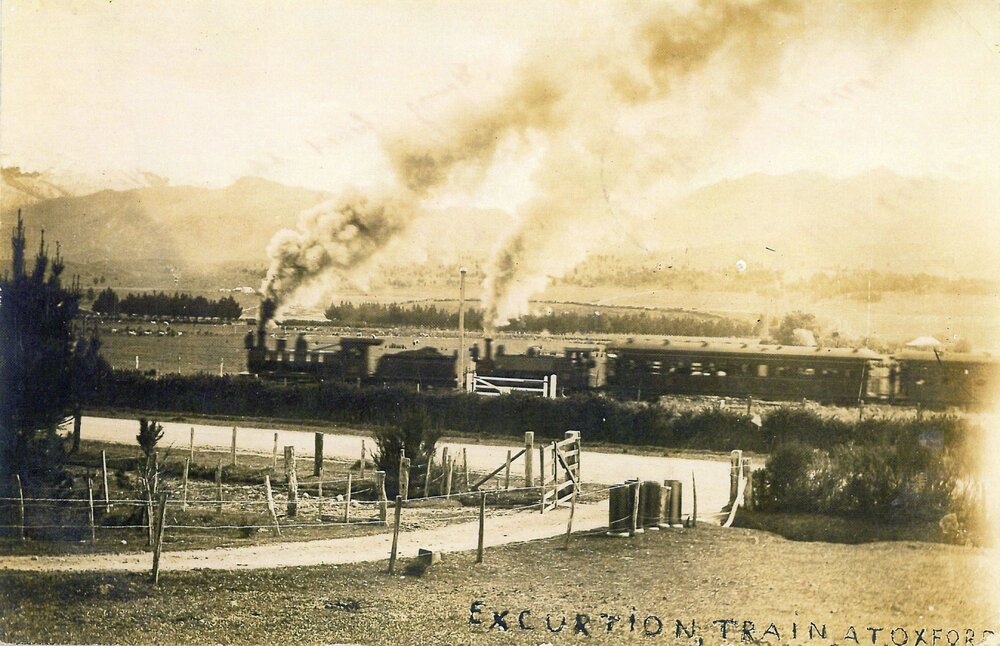 Excursion train at Oxford
