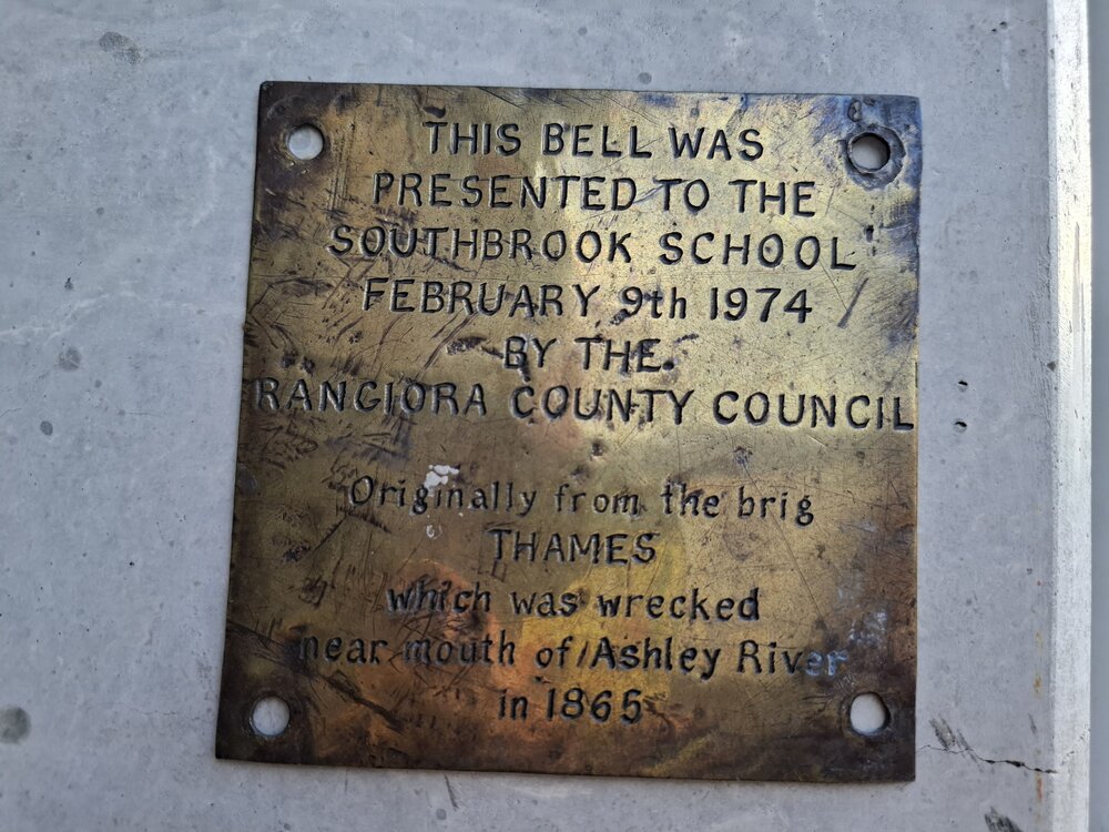 Plaque accompanying the bell from the brig "Thames", Southbrook School