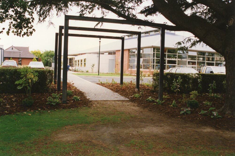 West-side view of the Trevor Inch Memorial Library from neighbouring Victoria Park, 3 January 1997