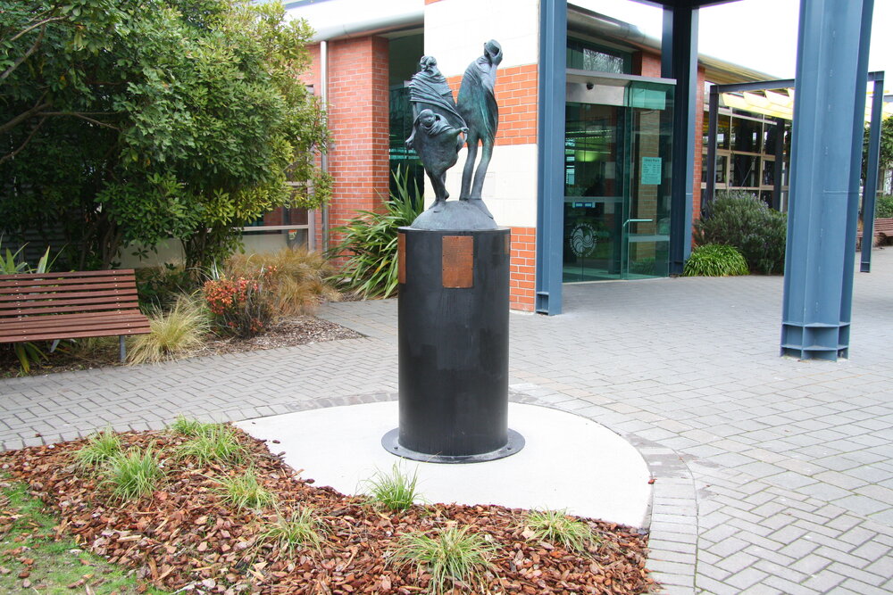 Alison Erickson sculpture outside the Trevor Inch Memorial Library, 31 August 2015