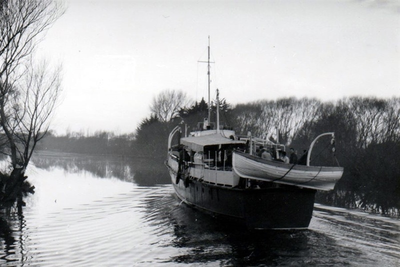 Vessel on the Kaiapoi River, Kaiapoi