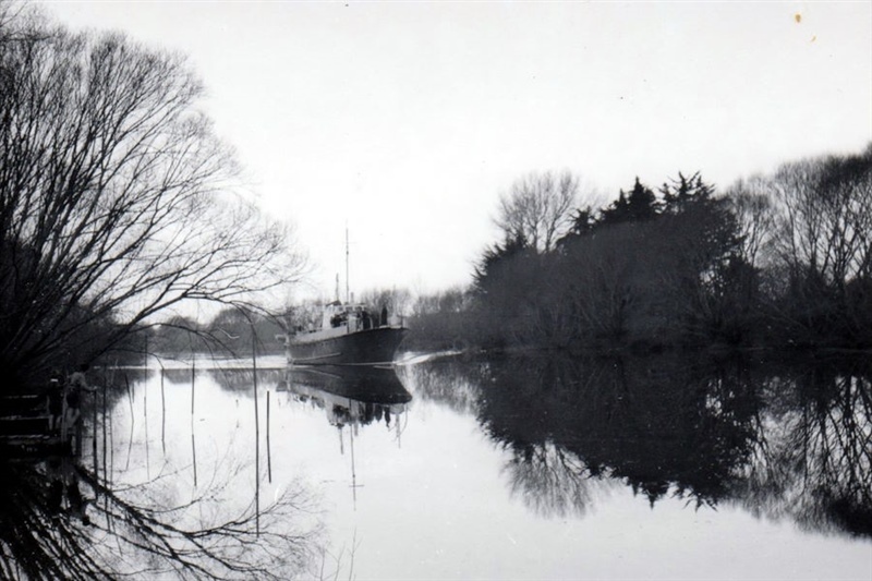 Vessel on Kaiapoi River, Kaiapoi