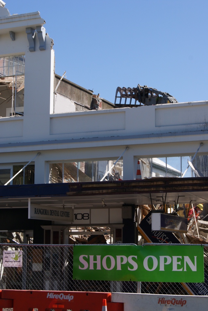 Pulley's Building being demolished