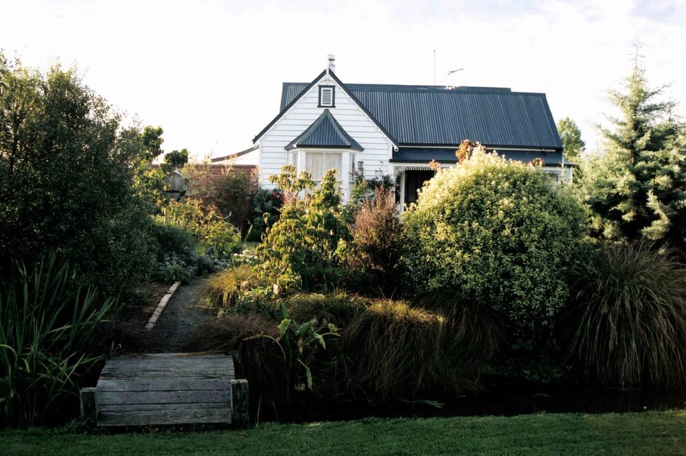 White house with blue roof - Cust