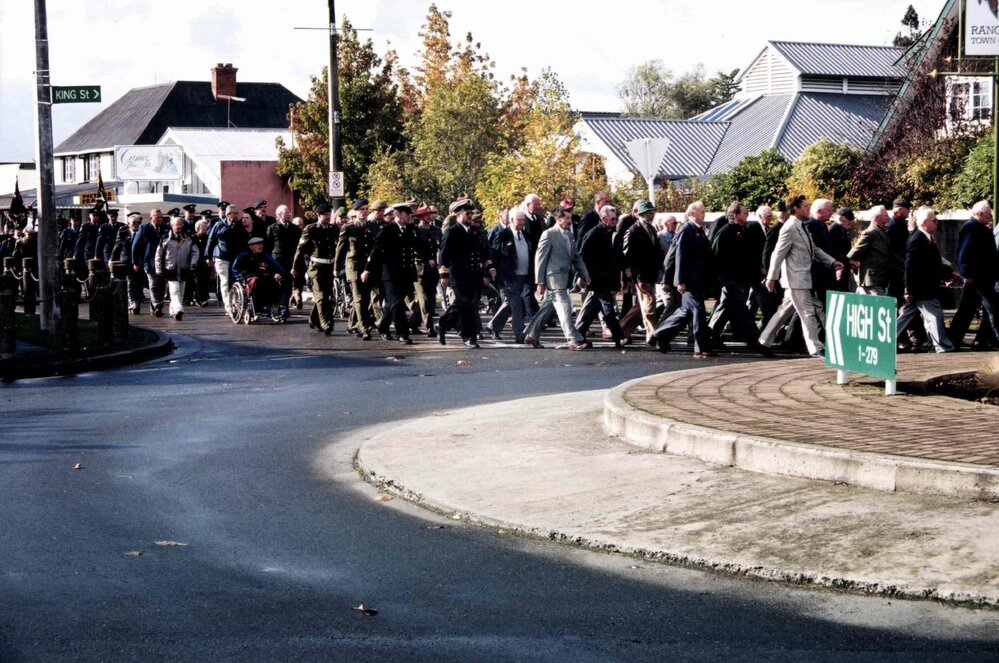 Old Soldiers on Parade corner High and King Streets April 2000