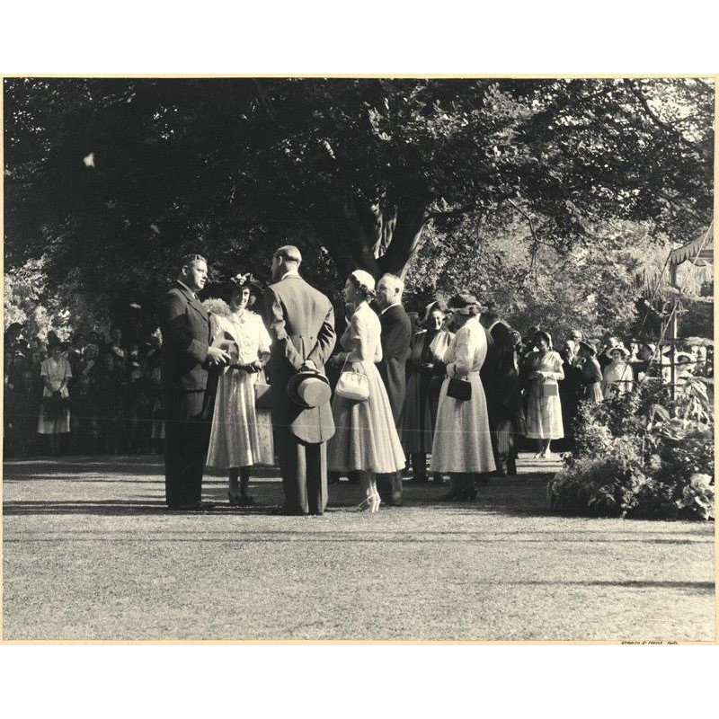 Prime Minister Norman Kirk meeting Her Majesty the Queen, 1954