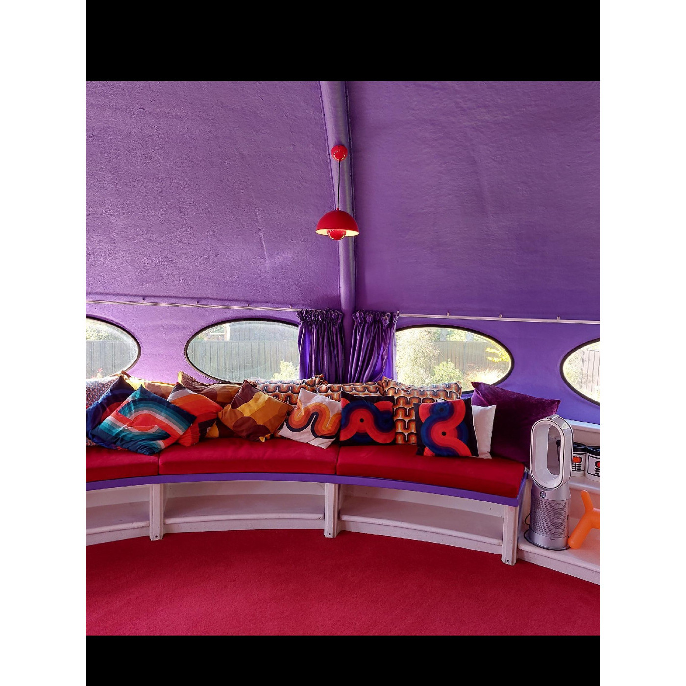 Area 51 Futuro House lounge, Ohoka
