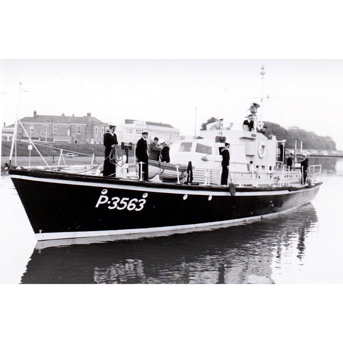 HMNZS Lachlan launch on a visit to Kaiapoi, 1960