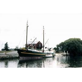 M.V. TUHOE alongside Kaiapoi Wharf 