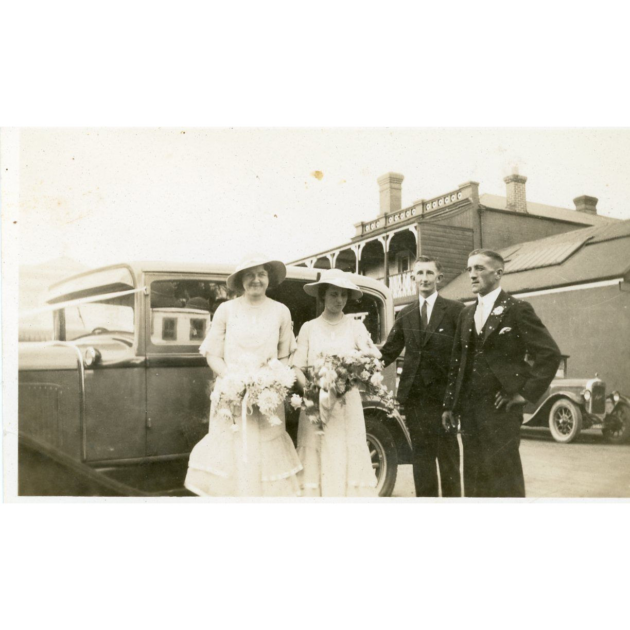 Matthew and Gwen Harper wedding party outside the Red Lion Hotel, Rangiora1935