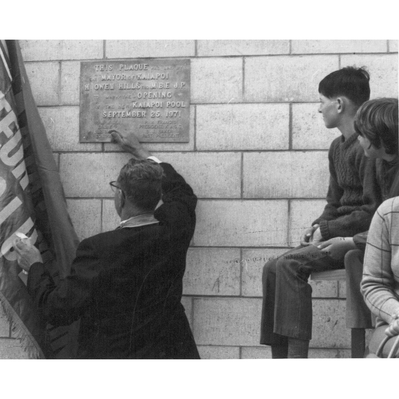 Mayor Hills opening the new Kaiapoi Pool,  25 September 1971